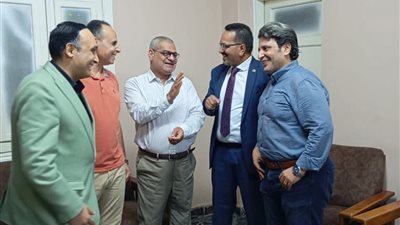 نقيب أطباء بنى سويف يبحث سبل تطوير التعاون المشترك بين المستشفيات