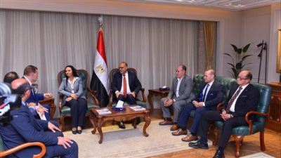 العمل والتضامن يعلنان تسوية أزمة  عاملة