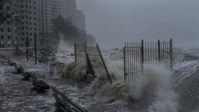 إعصار راجاسا يضرب