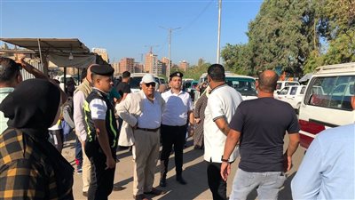 مفيش تقسيم خطوط.. محافظ الدقهلية في جولة مفاجئة بموقف سيارات جديلة بالمنصورة 