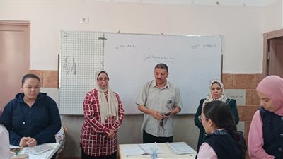 مدير عام تعليم نجع حمادي يتفقد الشهيدة ميار الإعدادية بنات (صور)