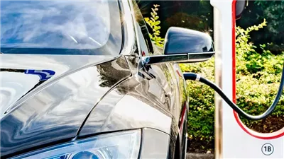 كل ما يخص بطاريات السيارات الكهربائية 2025.. الأنواع والأسعار | أيهما الأنسب؟