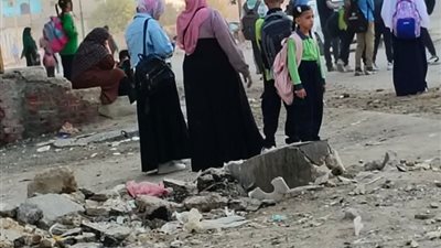 أزمة المواصلات في السويس.. وأهالي الجناين يستغيثون بالمسؤلين 