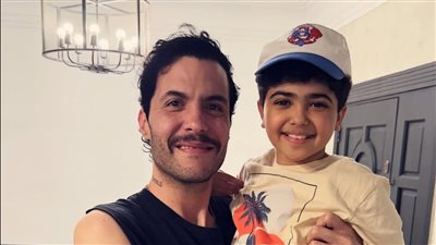أمير عيد يقود حملة التبرع لإنقاذ حياة الطفل محمد علي مصاب بضمور العضلات دوشين