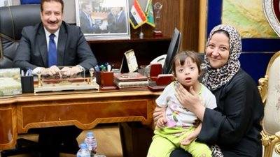 محافظ المنوفية يوجه بصرف مساعدات مالية ولحوم لحالتين من الأسر الأولى بالرعاية