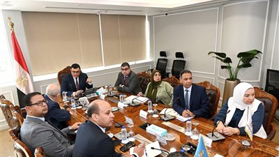 وزير الإسكان يتابع موقف مشروعات 