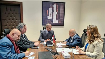 الإسكان تبحث التعاون مع شركة متخصصة في تصنيع مكونات مشروعات المياه والصرف