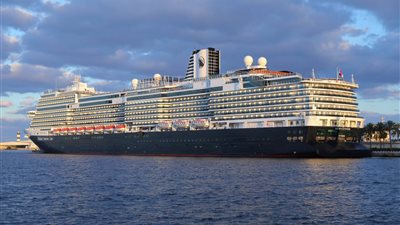 ميناء الإسكندرية يستقبل سفينتين سياحيتين عملاقتين تقلان أكثر من 8100 راكب 