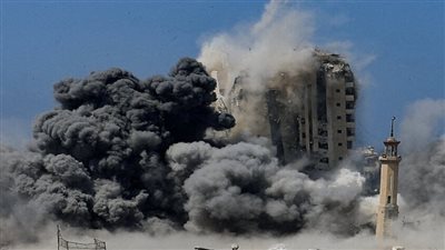 الفصائل في غزة تستهدف مروحية إسرائيلية وتصعيد جديد في القصف