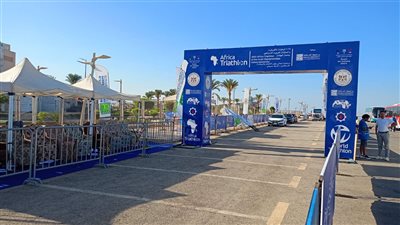 انطلاق البطولة العربية والإفريقية للترايثلون بمشاركة 19 دولة في جامعة الجلالة