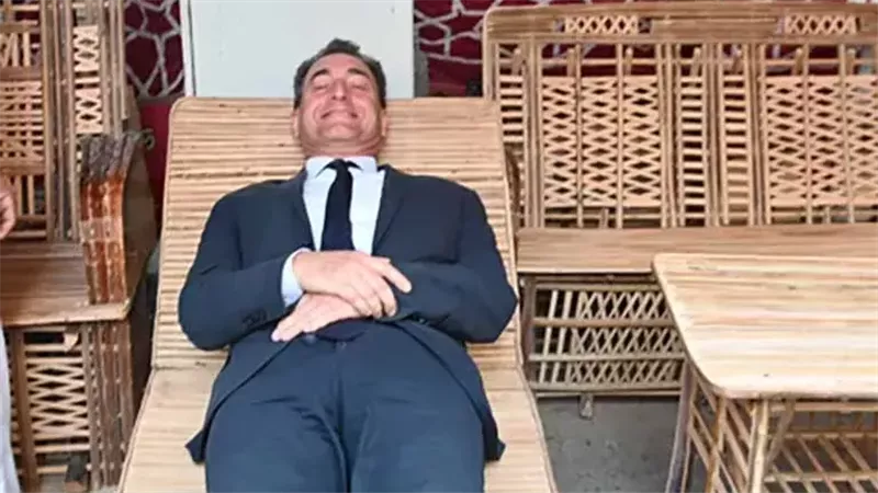 السفير الفرنسي لدى