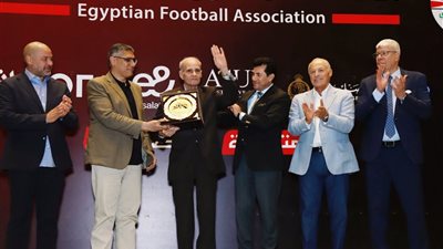 شوبير يحتفل بتكريم رموز حراس المرمى: اليوم من أسعد أيام حياتي