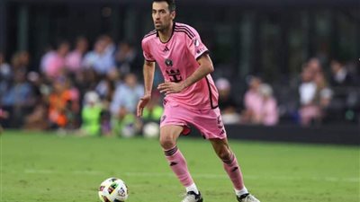 رسميًا.. نجم برشلونة يعلن اعتزاله كرة القدم بنهاية الوسم