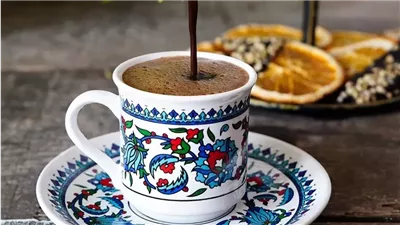 طرق سهلة عملية لتجنب التسوس والبقع الناتجة عن القهوة