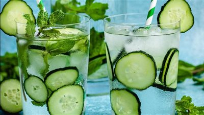 اكتشف فوائد ماء الخيار للجسم والبشرة والصحة العامة