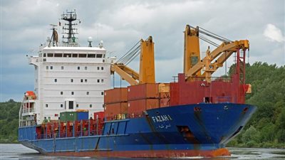 تداول 11 ألف طن و728 شاحنة بضائع عامة ومتنوعة بمواني البحر الأحمر