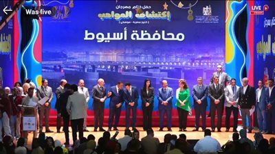 محافظ أسيوط يهنئ شباب المحافظة لفوزهم بجوائز مهرجان 