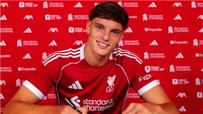 صدمة في ليفربول بعد إصابة جيوفاني ليوني بتمزق في الرباط الصليبي