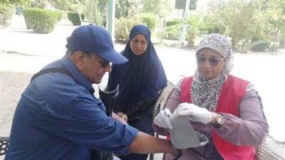 حملة 100 يوم صحة تفحص المواطنين