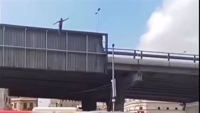 مهتز نفسياً ينجو من الموت بعد قفزه من كوبري العتبة.. مصدر أمني يكشف التفاصيل