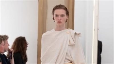 التصميمات الناعمة في عرض ألبرتا فيريتي لربيع وصيف 2026