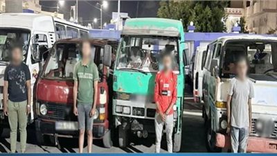 للهروب من المخالفات المرورية.. اعترافات سائقي الإسكندرية عن سيرهم بدون ترخيص 