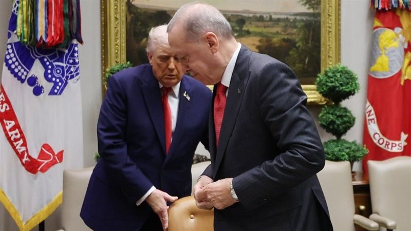ترامب يسحب الكرسي