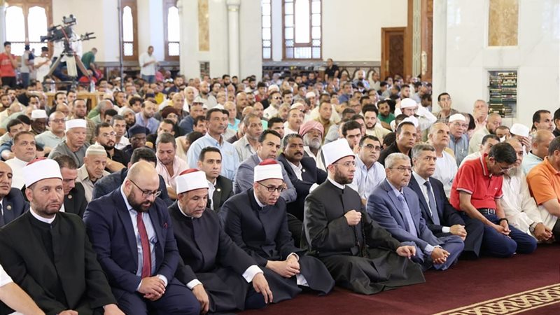 وزير الأوقاف أثناء