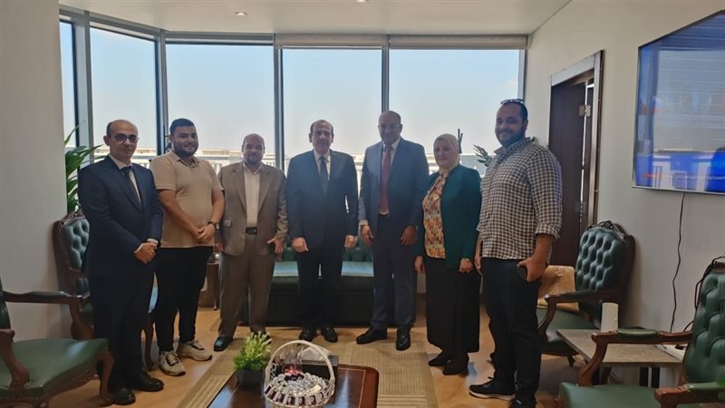 نائب وزير الصحة يكرم