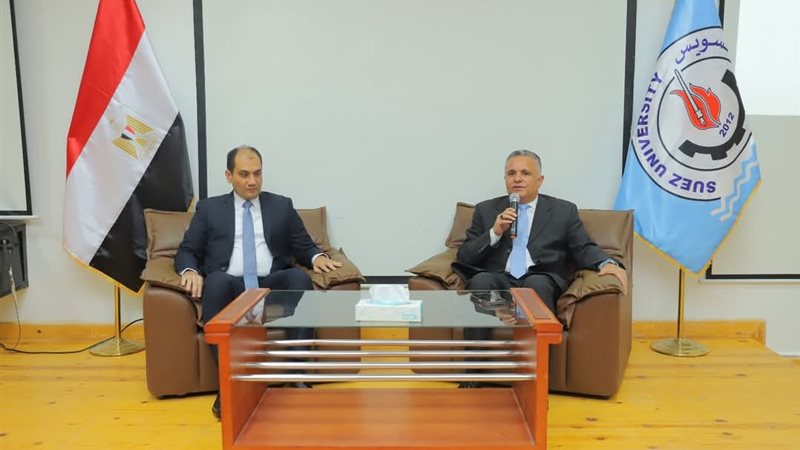 جانب من الندوة