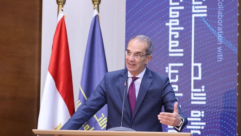 الدكتور عمرو طلعت