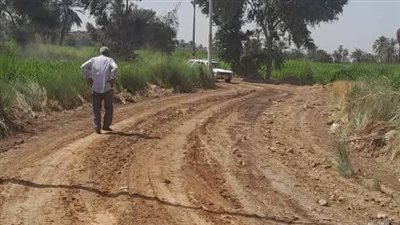 أعمال تمهيد وتسوية ورش مياه بطريق العرق – كوم البيجا بنجع مبارك