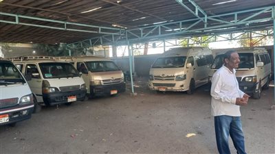 فراج الوحش يتابع حالة الموقف لمنع استغلال السائقين للمسافرين علي طريق قنا