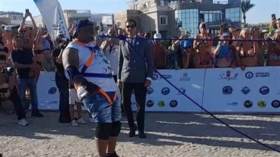 سحب سفينة وزنها 700 طن بأسنانه.. أشرف كابونجا ينجح في تحطيم الرقم القياسي