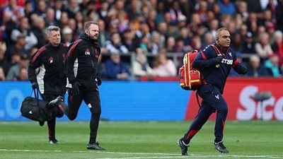 لمدة 5 دقائق.. توقف مباراة ليفربول وكريستال بالاس بسبب أزمة صحية لمشجع