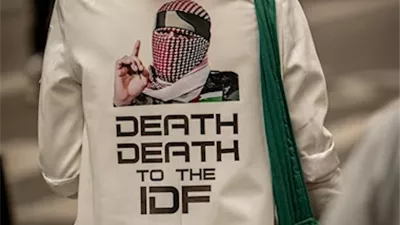 ما قصة المعطف الذي هز إسرائيل ضمن فعاليات أسبوع الموضة؟