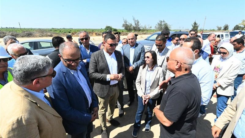 وزير الإسكان ومحافظ
