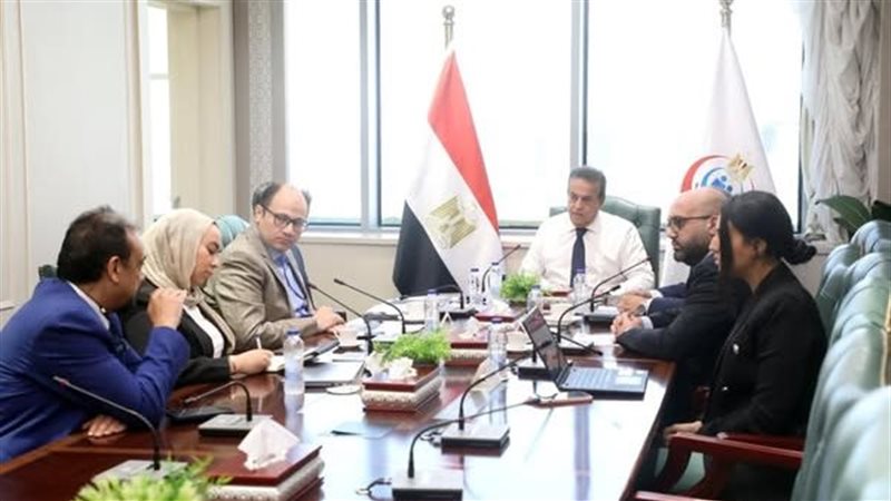 وزير الصحة يعقد