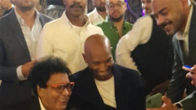 بحضور شيكابالا .. الكينج محمد منير يحتفل بزفاف ابنة شقيقه | صور