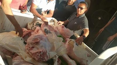 ضبط 200 كيلو مجزئات دجاج ولحوم مجهولة المصدر داخل مطعم بالإسماعيلية