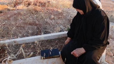 الإفتاء: لا يُشترط اللون الأسود في ثياب الإحداد.. والعبرة بعدم الزينة 