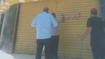 السويس تنفذ قرارات بغلق وتشميع عدد من المحلات والكافتريات غير المرخصة