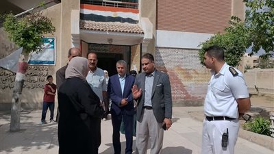 سيارة شرطة وجولات من المسؤولين.. تعليم الشرقية تحل أزمة مدرسة طارق ابن زياد 