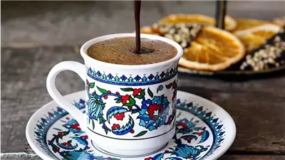 تناول القهوة مساء يؤخر النوم ويؤثر على الساعة البيولوجية