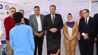 محافظ دمياط يطلق مبادرة لتوزيع 950 حقيبة مدرسية على الأسر الأولى بالرعاية