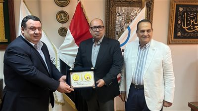 ياسر إدريس يستقبل نائب رئيس اللجنة الأولمبية العراقية لتفعيل شراكة رياضية