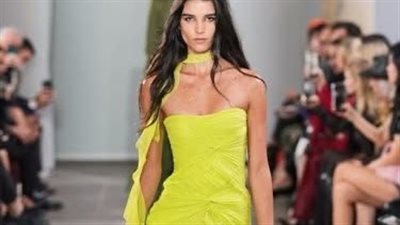 ديفيد كوما يقدم عرض أسطوري لعلامة بلومارين مستوحاة من الفراشات