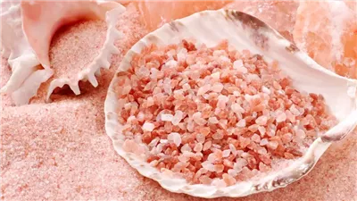 الملح الوردي: سر طبيعي للحصول على بشرة ناعمة ومشرقة