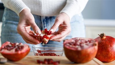 تعليمات خطوة بخطوة.. كيفية تقشير الرمان بشكل صحيح؟