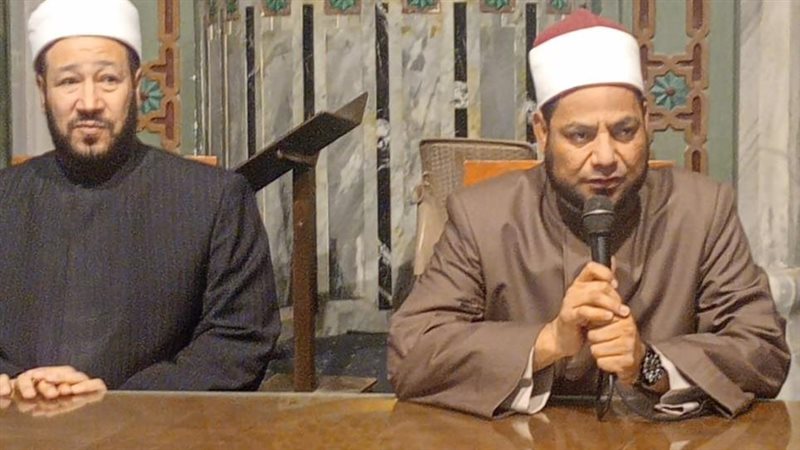 مجلس إفتائي بمسجد